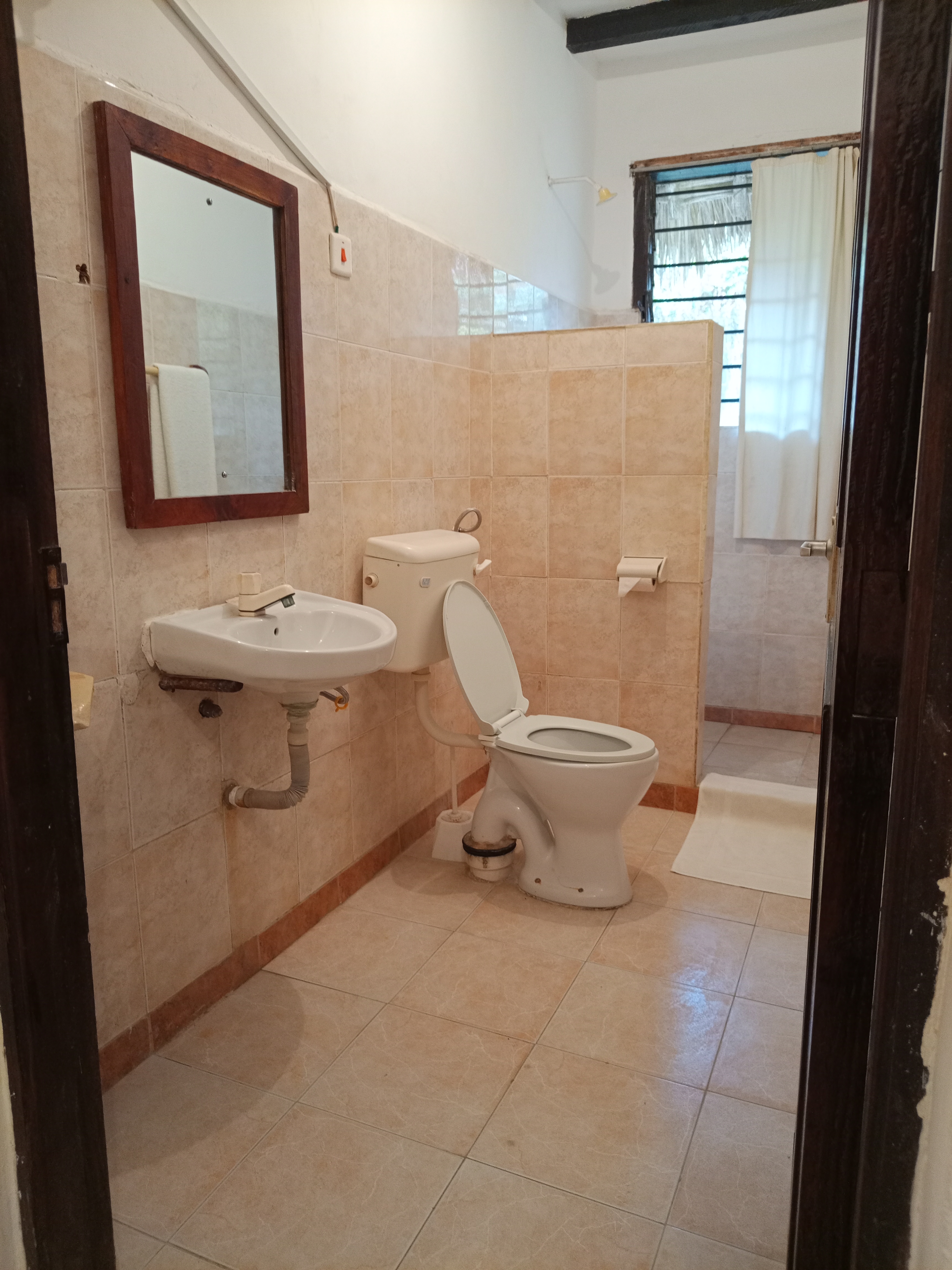 Large Double Room Bathroom
